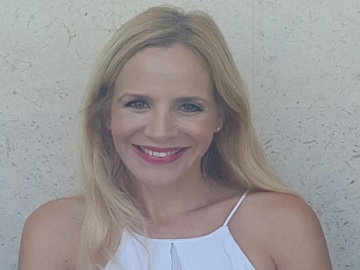 ענבר שמאי קינן-אשת תקשורת - קריינית,מנחה ומגישה 